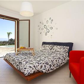 2 bedroom villa with pool and jacuzzi in Scopello, sleeps 6